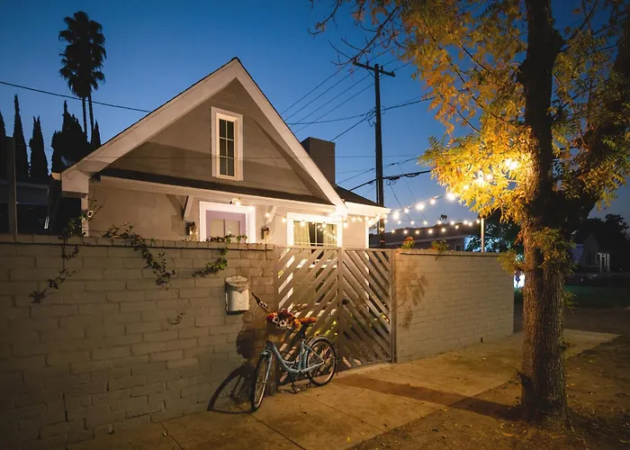 Hollywood Family Nest In Burbank, Steps To Studios!